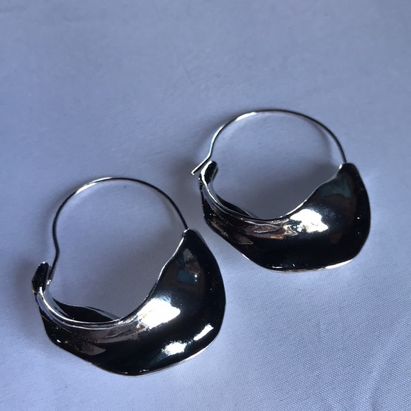 New! Crescent Flower Basket Earrings - Picture 14 of 15